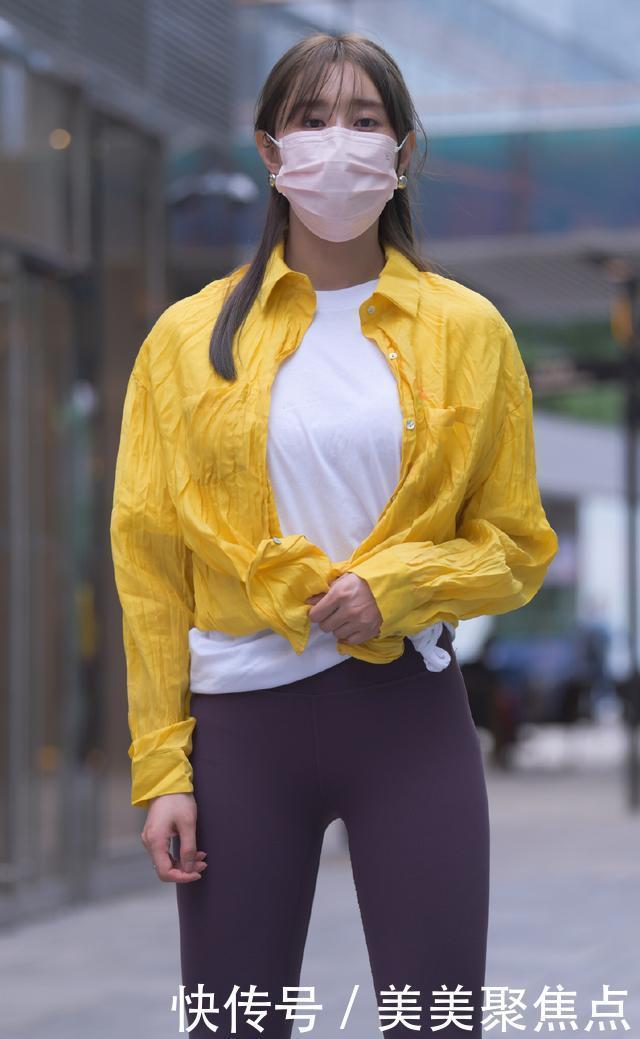秋季|秋季时尚混搭风,选择紫色瑜伽裤,搭配黄衬衫帅气又好看!