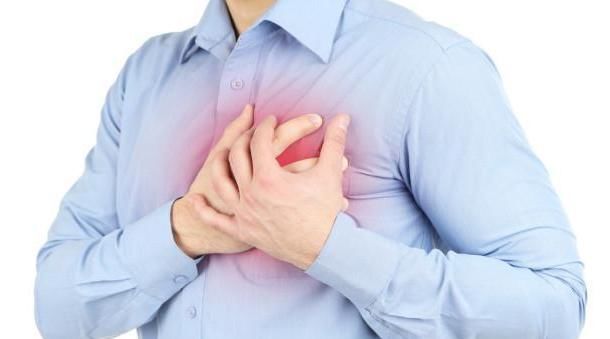 长期吸烟的人，身体出现“1黑2痛”，要警惕肺病来袭，请尽快戒烟