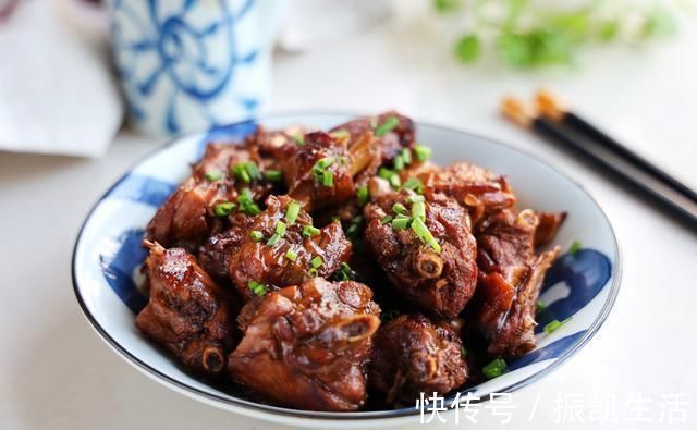 夏天，猪肉牛肉都不如它，便宜又好吃，简单炖一锅，花不了几个钱