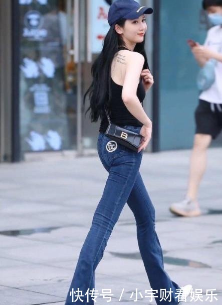 紧身|性感对于可爱来说,更有一份诱人的魅力,紧身牛仔裤真的很好看