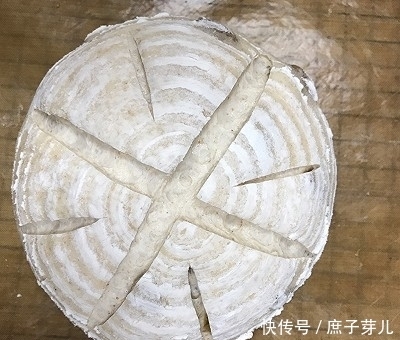 全麦葡萄干软欧包