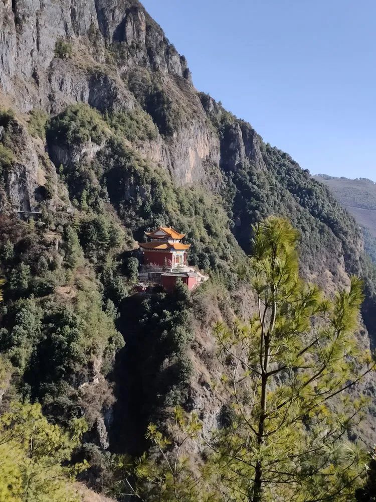 指南村|登顶东川小牯牛山——慈悲殿