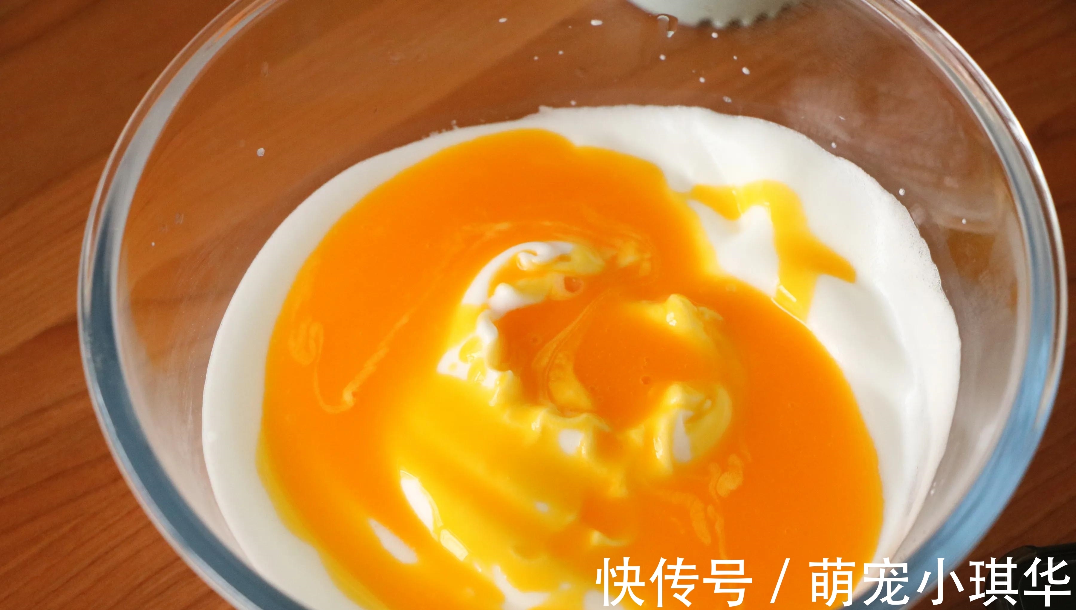 只要3个鸡蛋就能做出美味的早餐，不要面粉不要油，入口即化！