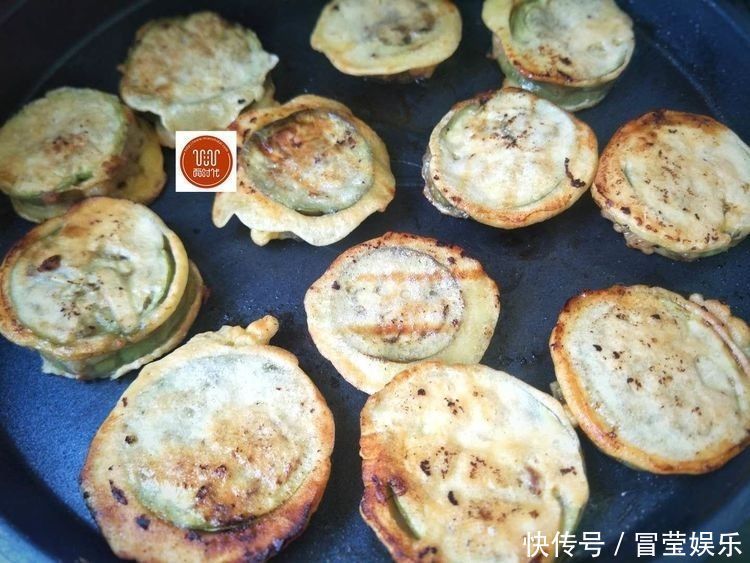  不用油炸的茄盒这样做，外酥里嫩，做起来简单，吃起来够味