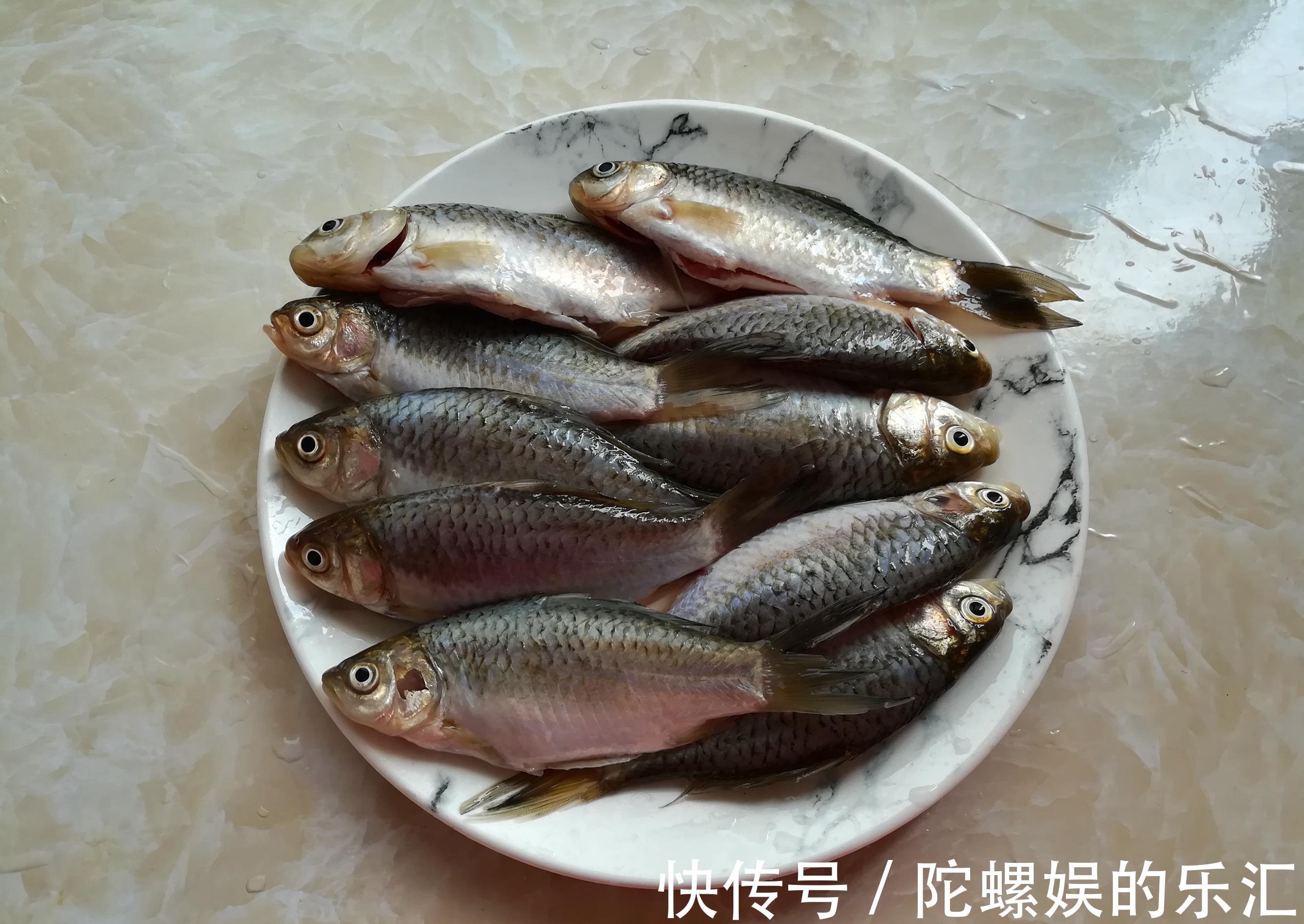 大厨|煎鱼总破皮?大厨:记住这3个小技巧,鱼皮不破,味道更鲜美