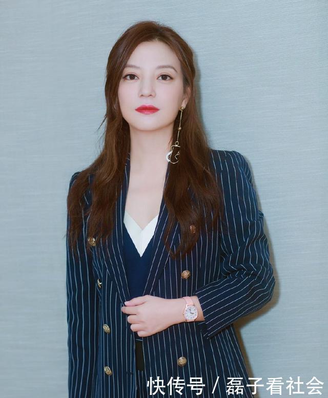 赵薇 王菲那英赵薇齐同框,看了照片才知道谢霆锋为什么那么爱王菲了!