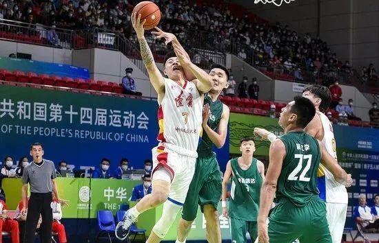 阿典|第一场就爆!又扣又帽!打崩NBA落选秀!他真是中国男篮的未来