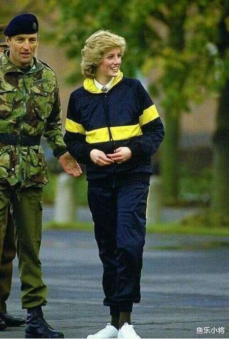 凯特王妃致敬戴安娜,一身春意盎然穿上小白鞋,比婆婆还活力四射