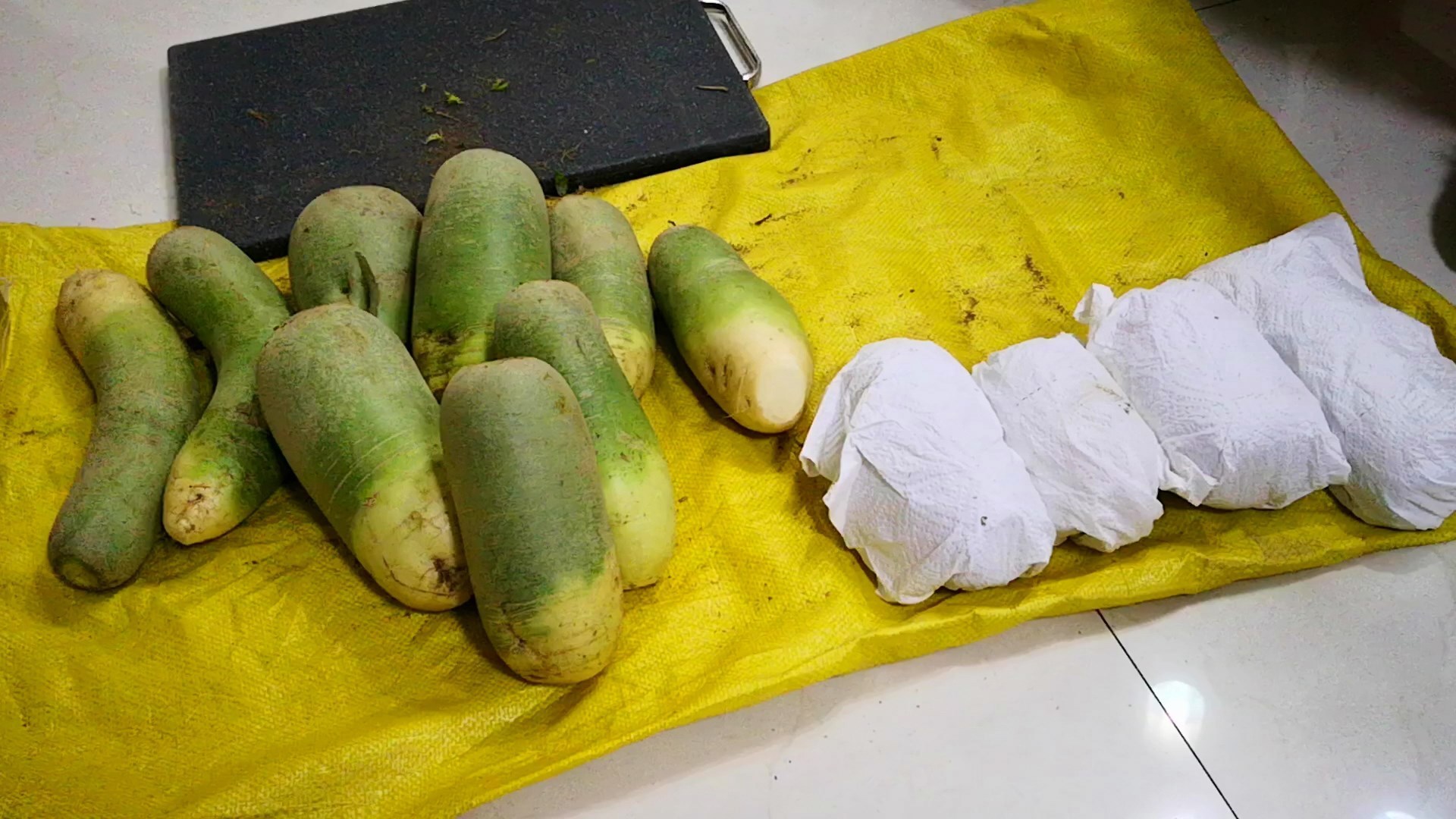 不管是保存萝卜还是白菜,学会此方法,放一冬天都新鲜,特方便