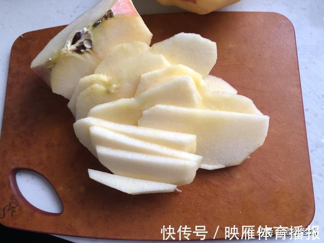 搅拌均匀|天冷苹果吃不完,那就做个香甜的千层蛋糕,少油少糖,做法特简单