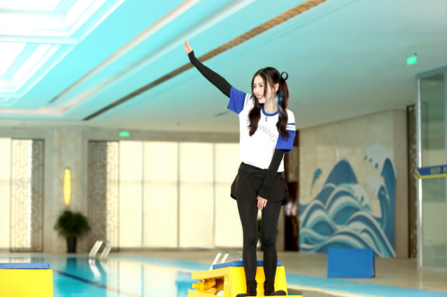 镜头|baby指压板跳远作弊, 当镜头拍到她的脚底, 网友: 怕疼就退出吧