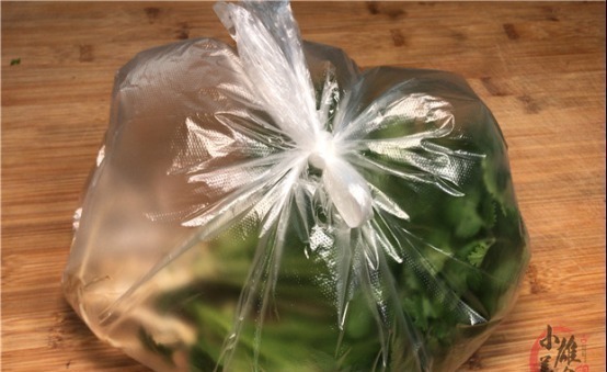 原来保存放半年的香菜这么简单，教你饭店的诀窍，一年只用买一次