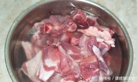  炖羊肉时，直接下锅是大错！牢记3要点，羊肉鲜美无膻味，特别香