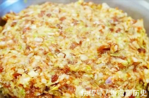 调制|调饺子馅时,先放油还是盐?很多人都做错了,难怪饺子不香不好吃!