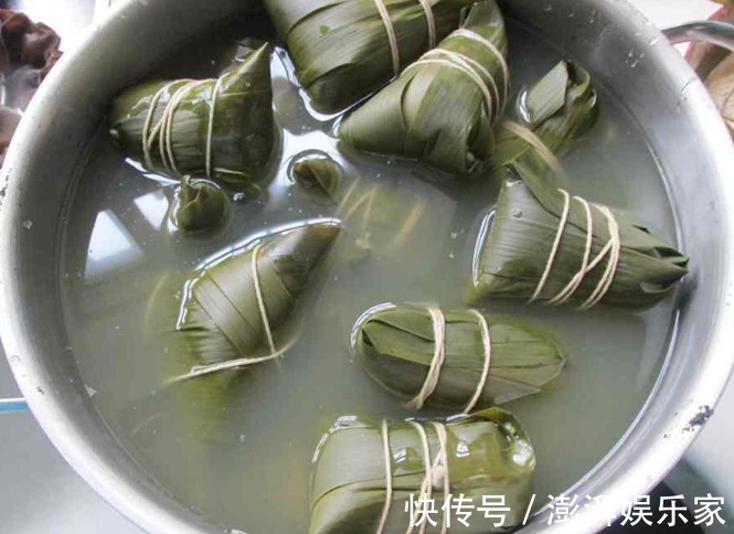 香甜|煮粽子有诀窍,水里多加“2样料”,粽子煮好更好吃,香甜软糯