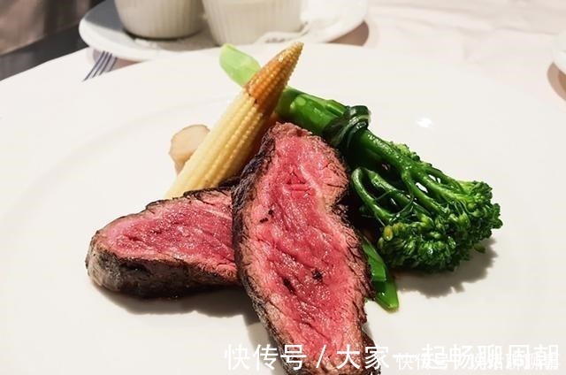 碎肉|网红直播利用碎肉和胶水，制作出“高档牛排“，尝了一口无语了！