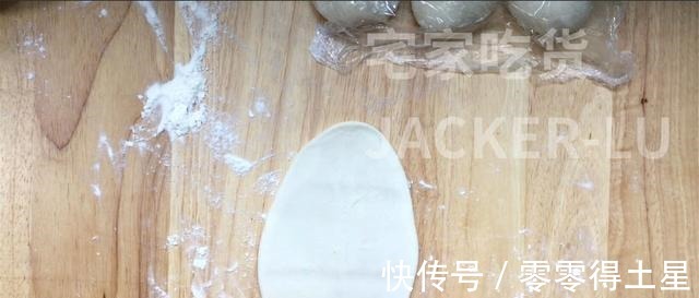 豆沙馅|芝麻豆沙酥饼,制作简单,层层酥脆,一口下去直掉渣,香酥可口!