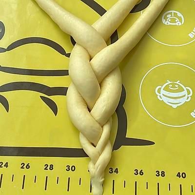 #健康甜蜜烘焙料理# 三股辫子面包,造型简单看一次就会