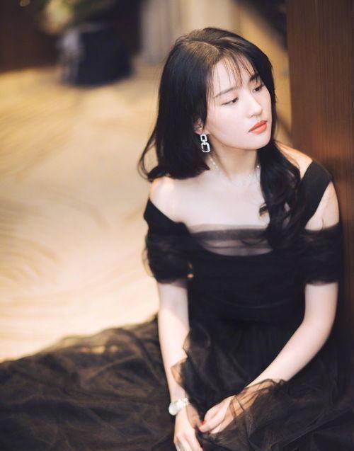 发型|你适不适合有“刘海”?看这3点就对了,留错显老还没气质