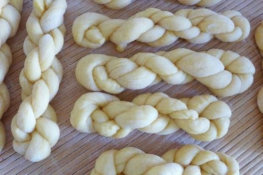 好之后用|奶奶用了30年的炸麻花方法,5块钱做一锅,外酥里嫩,一捏就碎