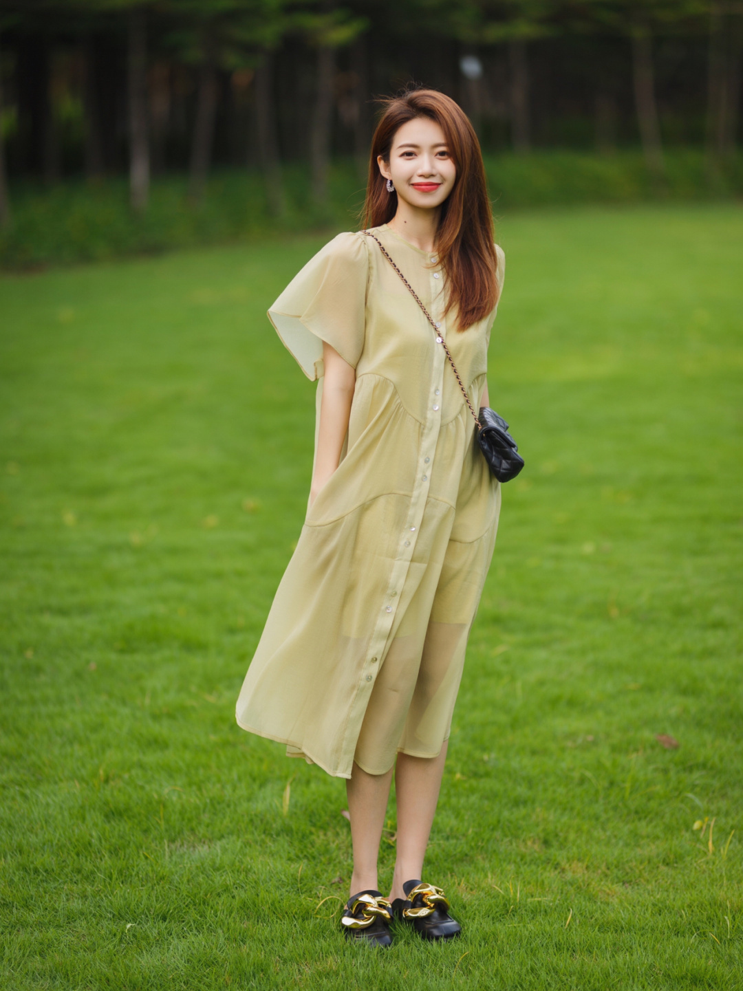 衬衫搭配|都市“精英”女白领都爱这么穿,衬衫搭配半身裙,简约高级又减龄