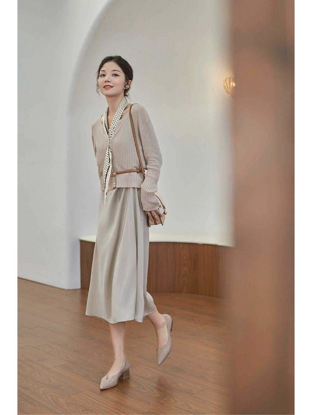 高跟鞋|无针织衫不秋天,这样简约又减龄,仿佛回到了青春活力,太好看了