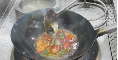 大厨手把手教你红烧豆腐的做法,嫩滑入味有诀窍,一看就会做