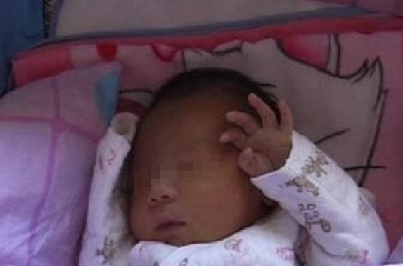 半个月|孩子出生半个月不睁眼,医生得知后笑着解释,宝妈一听就放心了