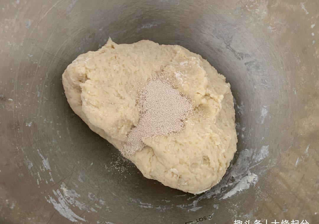 黄油25克|分享一款面包真独特,蒜香浓郁松软拉丝,吃一口就停不下来