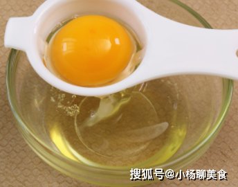 鸡蛋饼|暖心鸡蛋饼，不加水不加面，软香可口，孩子一顿2个不够吃！