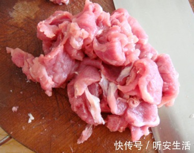 炸制|炸酥肉，别直接下锅炸！大厨教你4招，肉质酥脆可口，久放不回软