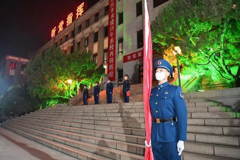 疫情|空军军医大学150人医疗队连夜增援西安医院