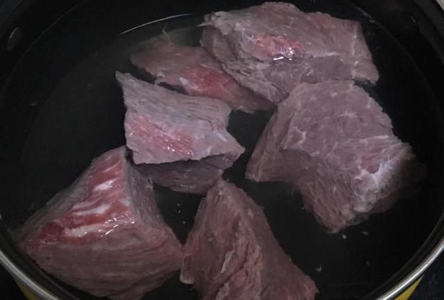 卤牛肉时,最忌讳的两种料,好多人都喜欢放,加了相当于毁牛肉