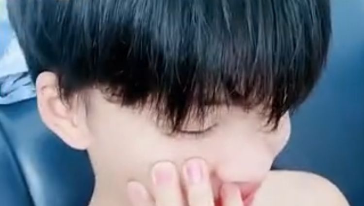 大一|大一新生放暑假回家,发现爸妈趁自己不在,生了个小18岁的二胎