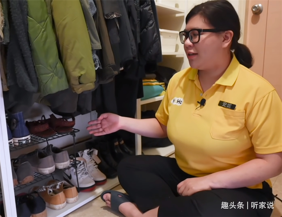 姑娘|“囤积癖”姑娘10㎡卧室,衣服堆积如山,3名整理师8小时打扫干净