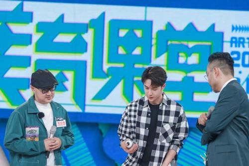 主持人|《快本》又停播?已经发了预告,开播当日却改播蔡文静新剧