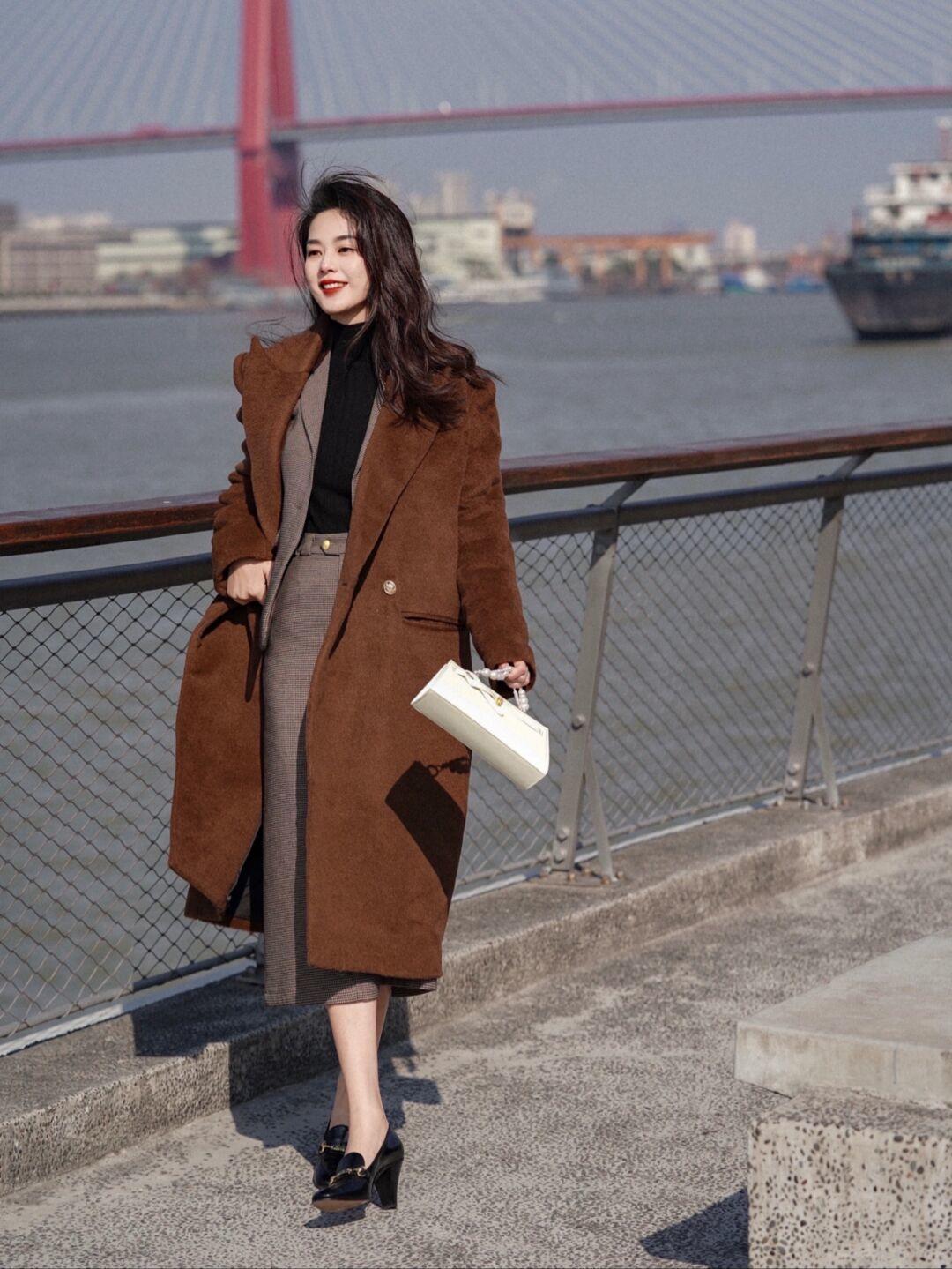 微喇裤 大衣怎么穿才时髦?看看这些简约高级的穿搭示范,轻松美成焦点