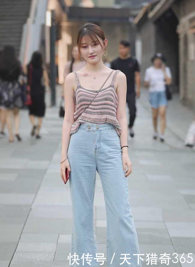 姑娘别嘟着嘴，笑起来多好看啊！