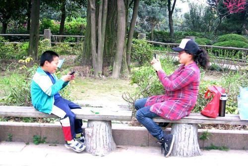 亲子关系|孩子长大后为何疏远妈妈?多半是这三种经历,妈妈自己是“推手”