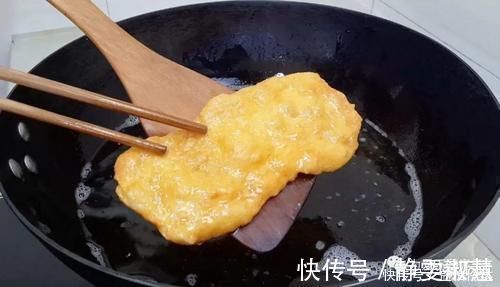 早餐别再烙饼了，加2个鸡蛋，外皮焦脆又松软，比鸡蛋饼油条好吃