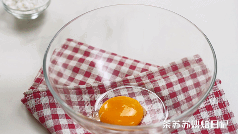 早晨来一碗岩爆芋泥咸蛋黄蛋糕，大人小孩都爱吃