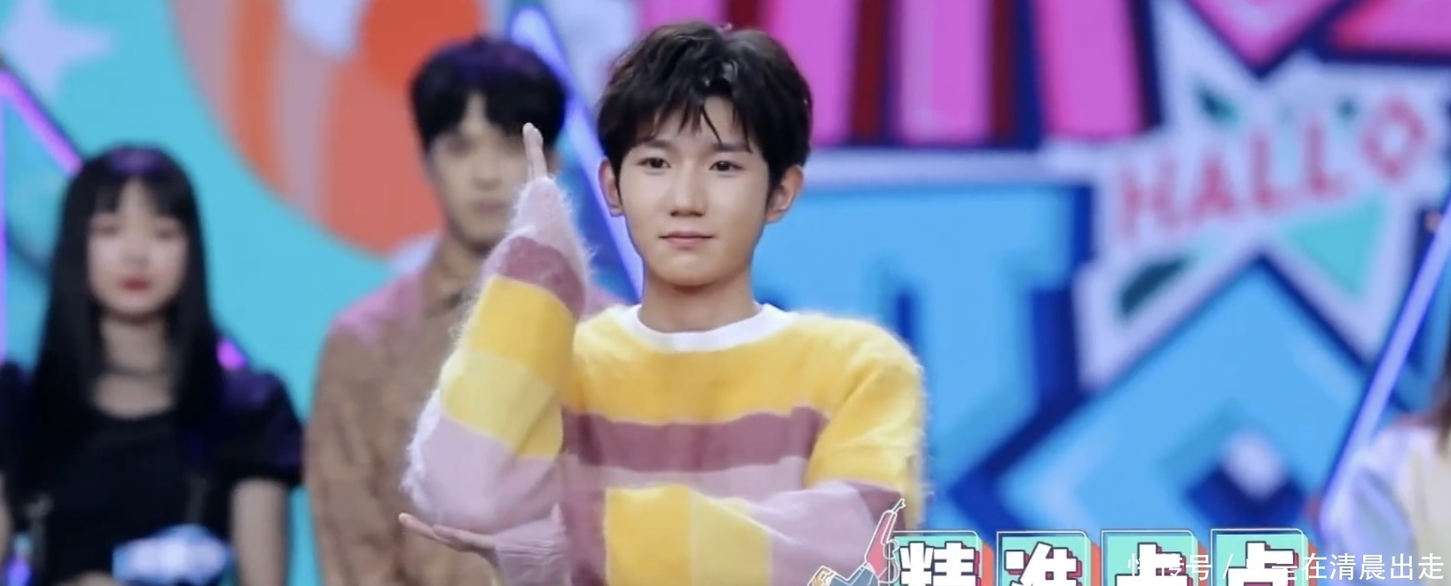 《快本》尴尬一幕,胡静营业用力过猛占王源便宜?嘉宾表情微妙