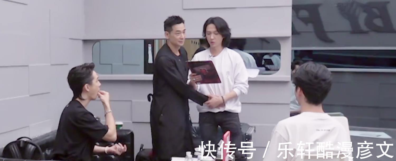 《哥哥》加更手繪海報腦洞大,黃貫中即興創(chuàng)作,趙文卓出表情包