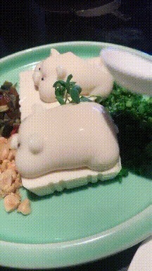 小姐姐 小姑娘这是专门给你量身定做的旗袍吧,看起来果然合适,哈哈!