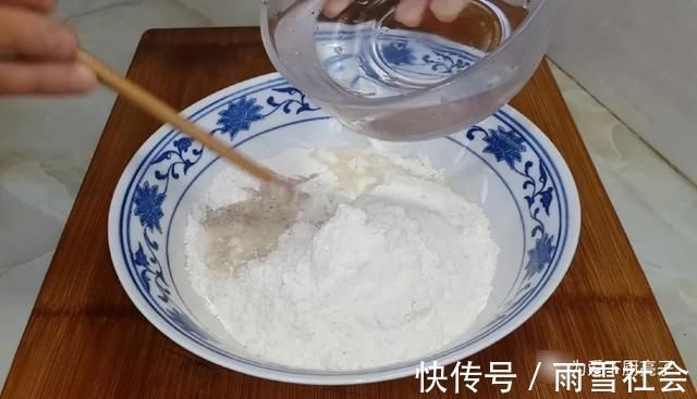 包子|早餐别烙饼吃包子了,教你新吃法,香酥又松软,比面包烧饼还好吃