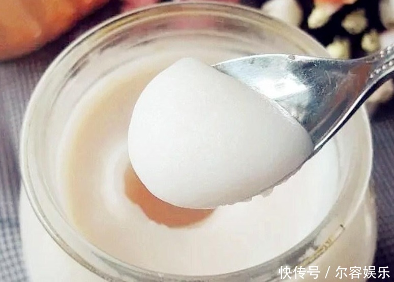  熬猪油，别只加水！多加4种料，记住3点，猪油雪白香浓，1年不坏