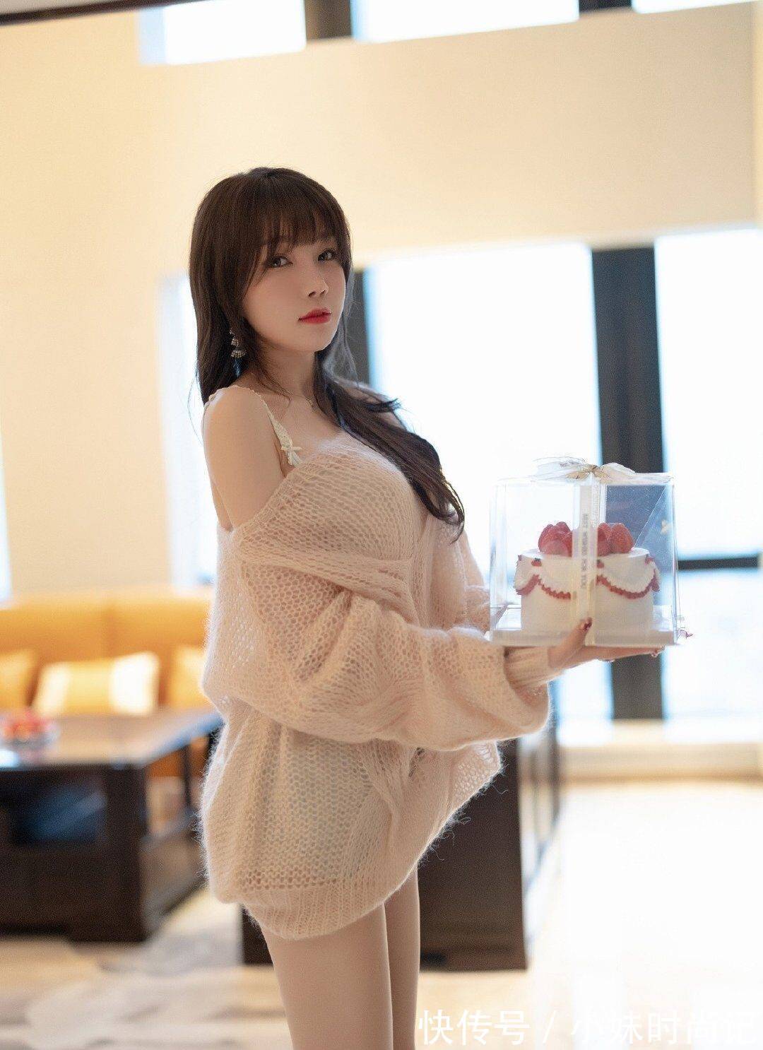 牛仔短裤 毛衣搭牛仔短裤,春节过年回家可以试试