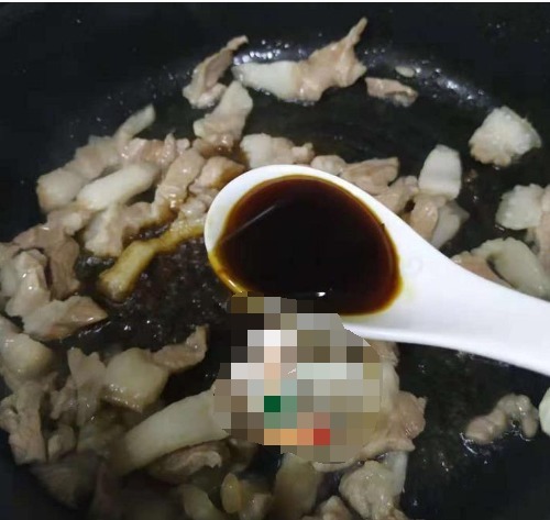 猪肉|这菜以前不懂都扔掉了,搭配猪肉一起炒,脆嫩爽口,炒一盘不够吃