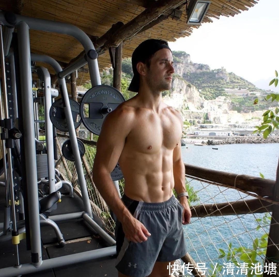 背部|英国健身男模,胸肌结实饱满腹肌迷人,一身腱子肉尽显男性魅力