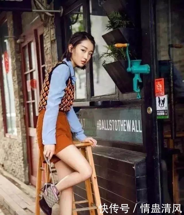 毛衣怎么穿出新意?搭配衬衫就能让你成为春天最时髦的崽